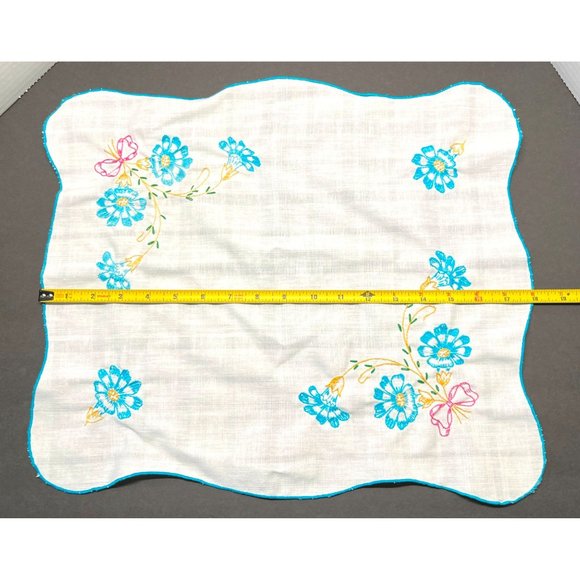 Linen Blue Flower Bouquet Placemat Vtg Hand Embroidered Flowers Mini Tablecloth - Picture 5 of 9
